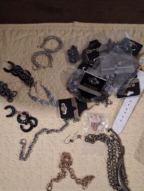 CRAFT BAG SOLD AS IS READ